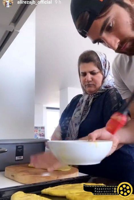نان پختن علیرضا جهانبخش و مادرش+عکس