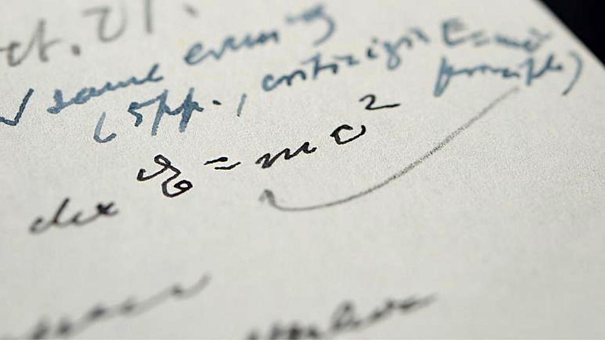 دست‌نوشته اینشتین درباره معادله E=mc² حراج شد! +عکس