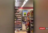فیلم وحشتناک از حمله مارمولک غول پیکر به یک فروشگاه